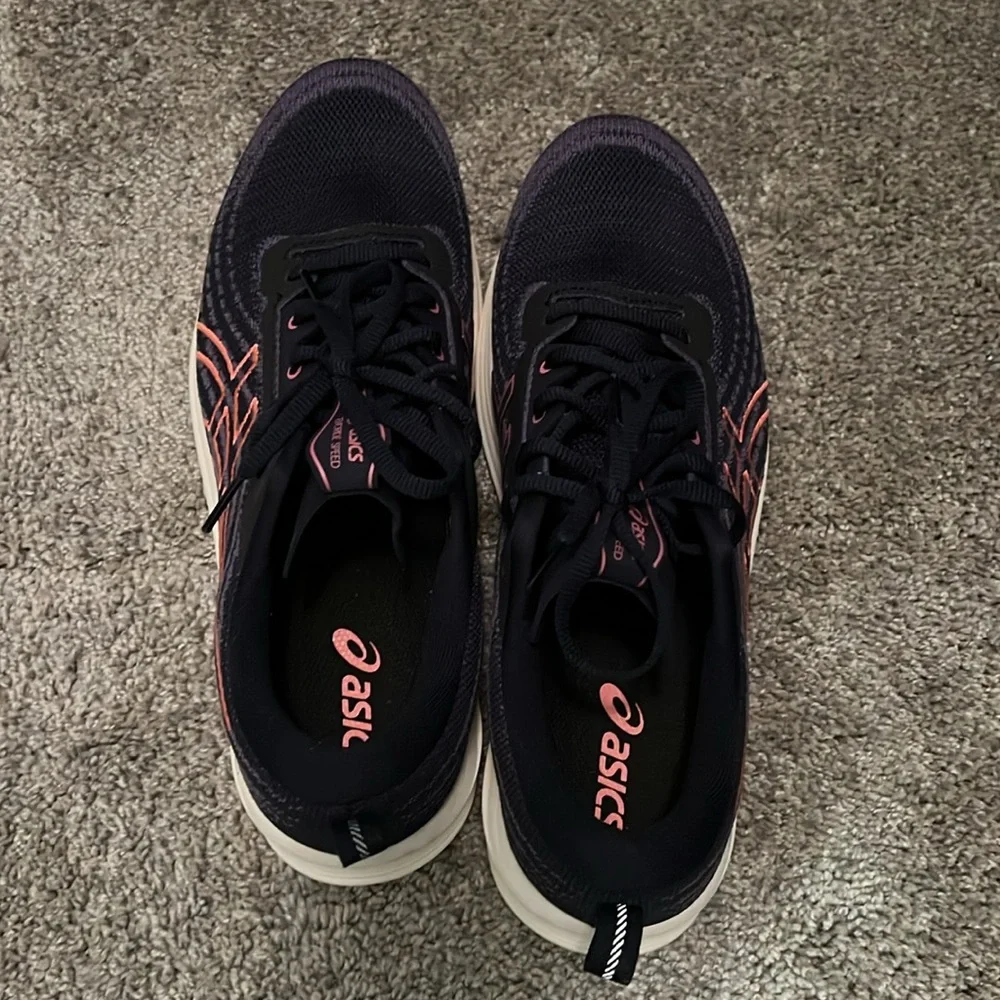 ASICS - Picture 3 of 5